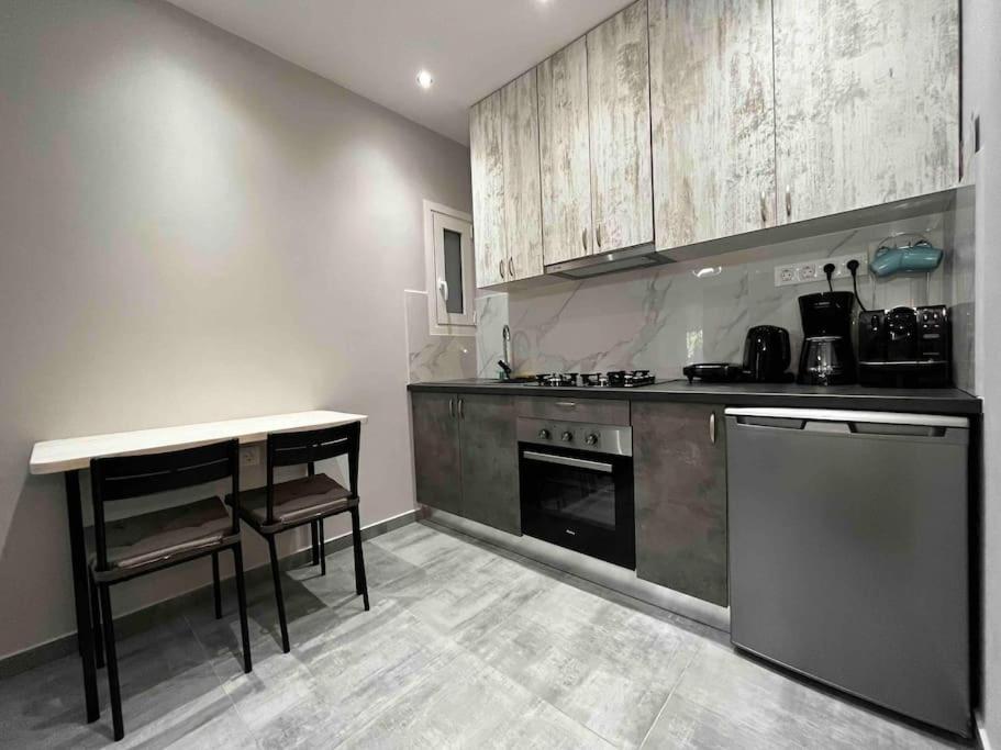 Deseo Apartments Атина Екстериор снимка