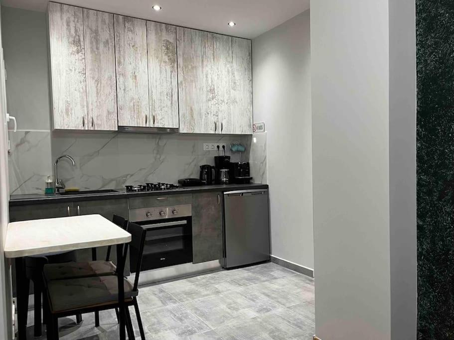 Deseo Apartments Атина Екстериор снимка